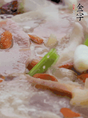 最后下枸杞、蒜白。