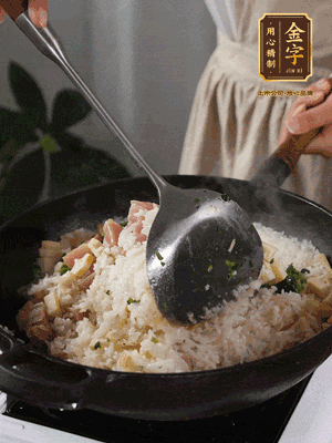 米飯煮熟后，拌入薺菜