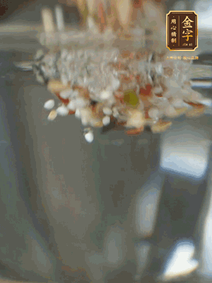雜糧提前浸泡6小時，洗凈后下砂鍋