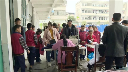 “針心針意” 溫暖環(huán)江學子 | 百裕集團售后服務(wù)走進校園