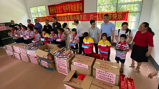 愛心回饋 筑夢(mèng)教育 | 百裕集團(tuán)以行動(dòng)助力公益，點(diǎn)亮童真夢(mèng)想！