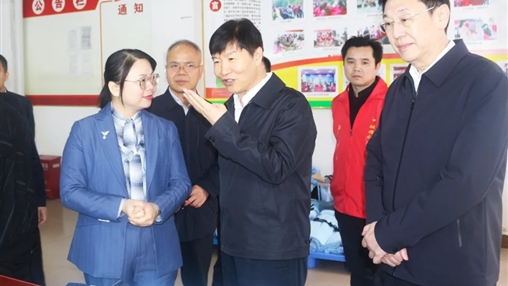 廣西壯族自治區(qū)黨委委員、常委、副書記劉小明蒞臨百裕集團(tuán)環(huán)江車間調(diào)研