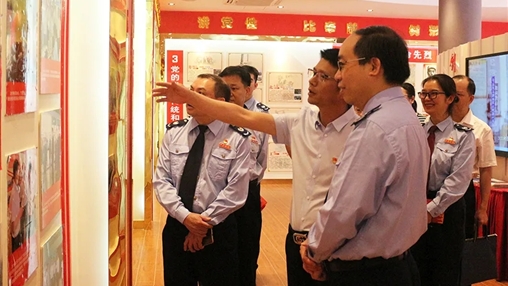 岑溪市稅務(wù)局、岑溪市農(nóng)村商業(yè)銀行黨組成員交流團(tuán)蒞臨百裕集團(tuán)參觀交流