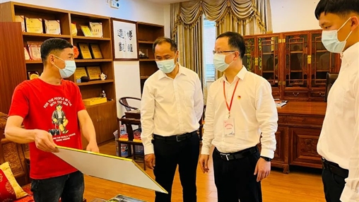 惠安縣委常委、組織部部長洪亞清蒞臨百裕集團(tuán)研發(fā)中心調(diào)研指導(dǎo)工作